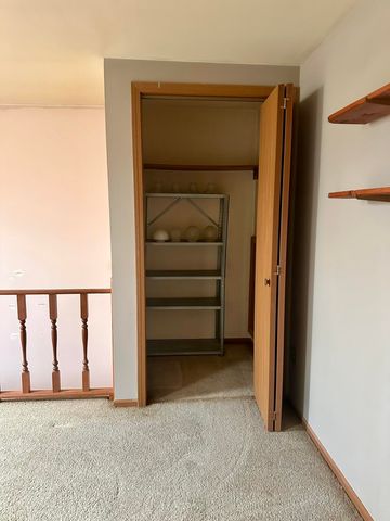 940 Jordan Circle, Schererville, IN 46375