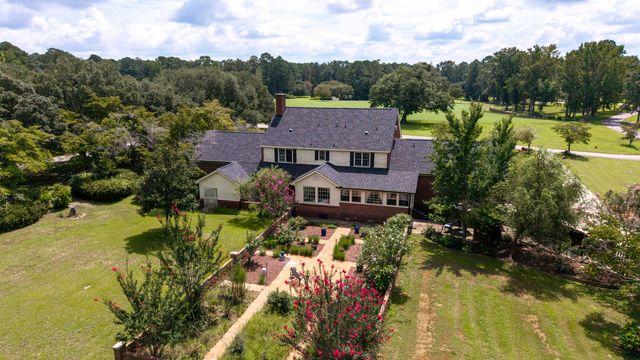 1054 Hickory Ridge Circle, Manning, SC 29102