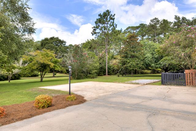 1054 Hickory Ridge Circle, Manning, SC 29102