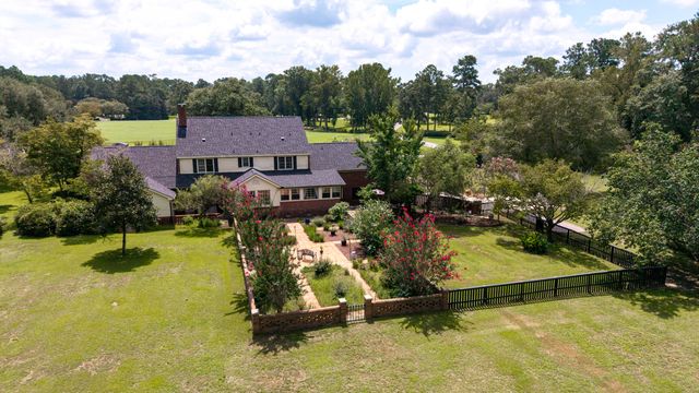 1054 Hickory Ridge Circle, Manning, SC 29102