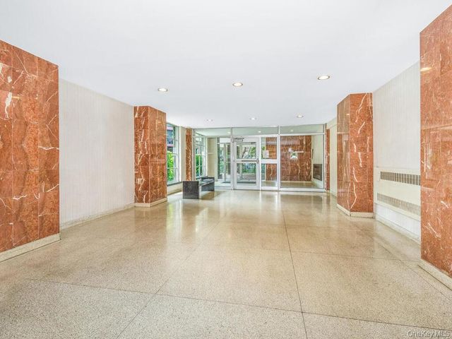 5500 5500 Fieldstone Road, Bronx, NY 10471