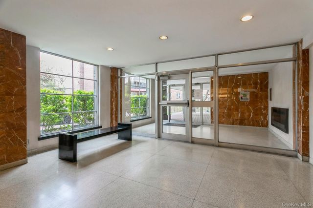 5500 5500 Fieldstone Road, Bronx, NY 10471