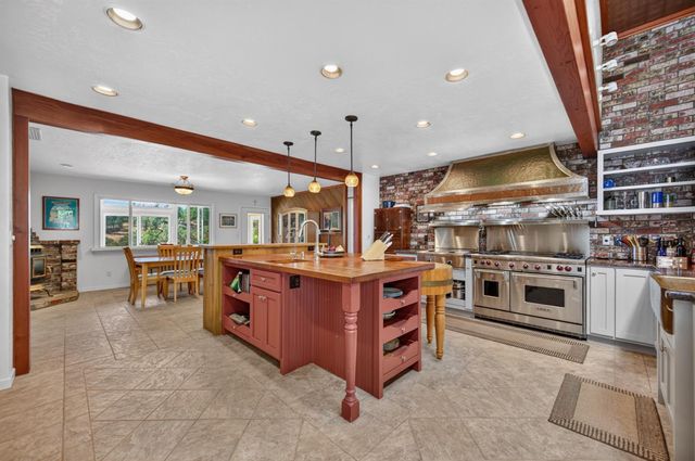 4810 Robledo Dr, Placerville, CA 95667