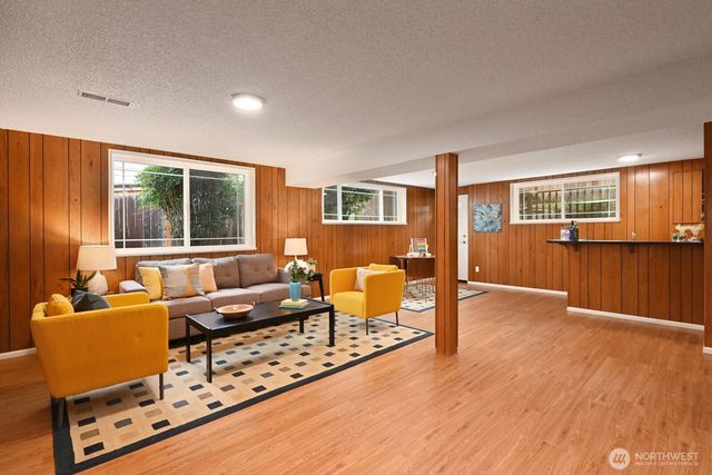 19718 12th Avenue NW, Shoreline, WA 98177