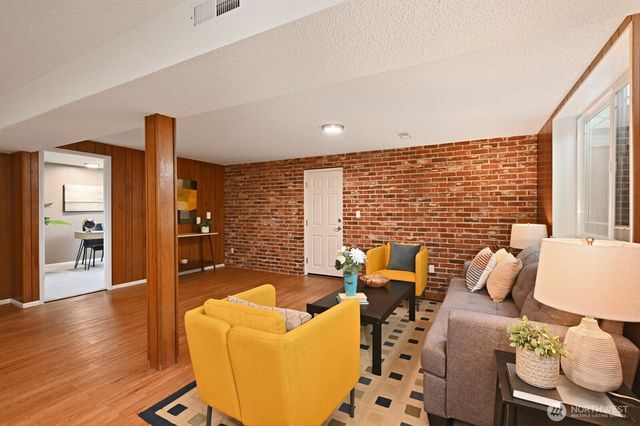 19718 12th Avenue NW, Shoreline, WA 98177