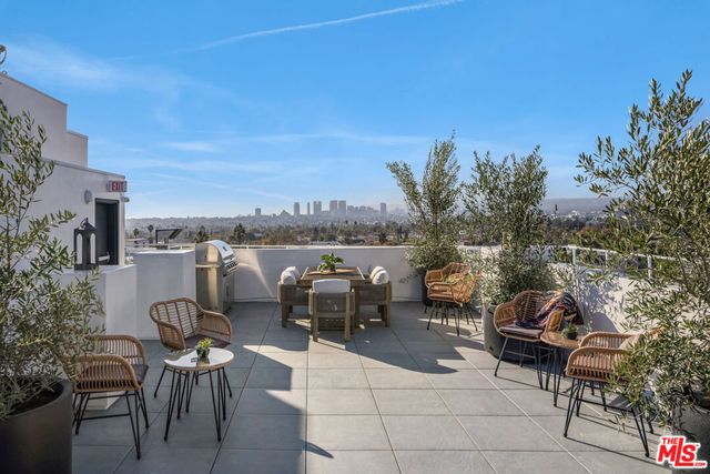 1110 S Spaulding Avenue PH3, Los Angeles, CA 90019