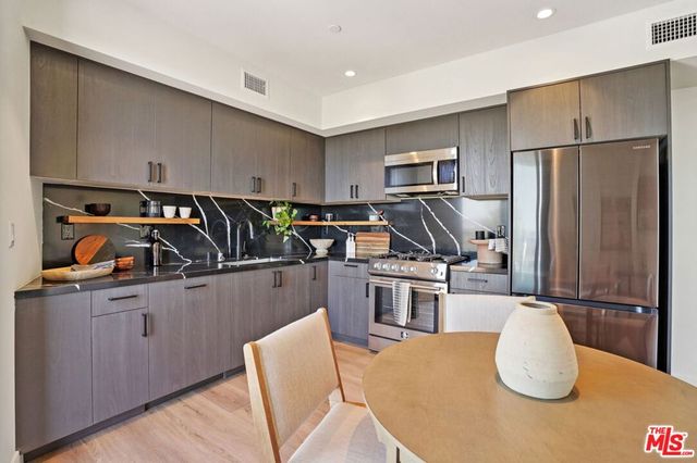1110 S Spaulding Avenue PH3, Los Angeles, CA 90019