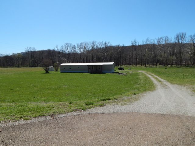 6223 Beech Creek Rd, Clifton, TN 38425