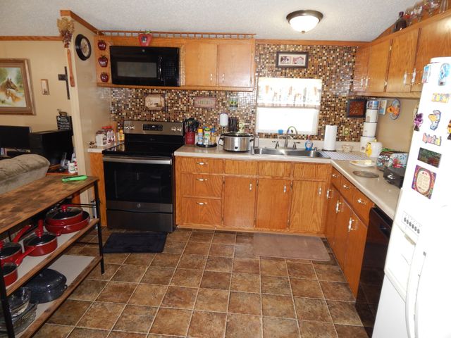 6223 Beech Creek Rd, Clifton, TN 38425