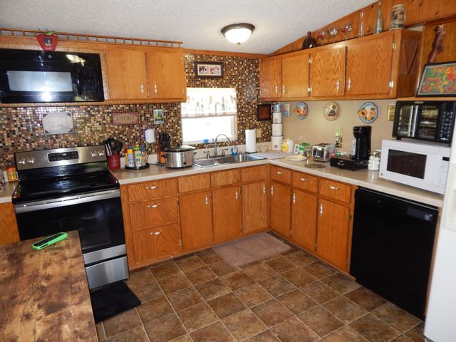 6223 Beech Creek Rd, Clifton, TN 38425