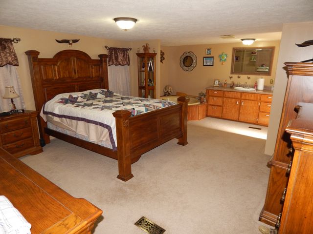 6223 Beech Creek Rd, Clifton, TN 38425