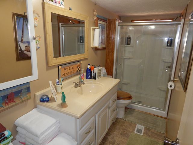 6223 Beech Creek Rd, Clifton, TN 38425