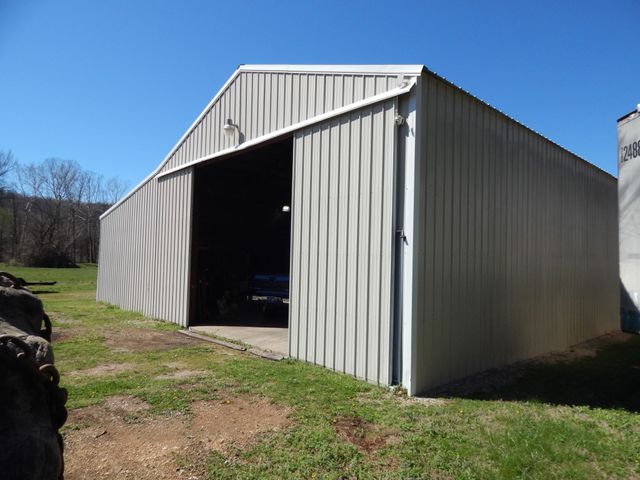 6223 Beech Creek Rd, Clifton, TN 38425