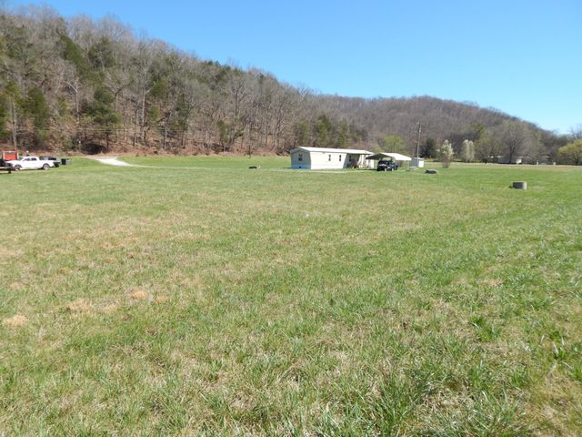 6223 Beech Creek Rd, Clifton, TN 38425
