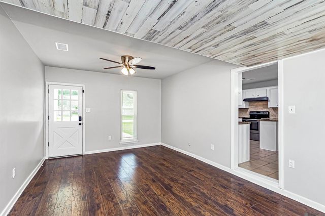 12805 Ina Dr, Walker, LA 70785