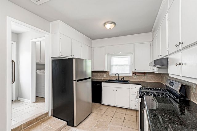 12805 Ina Dr, Walker, LA 70785