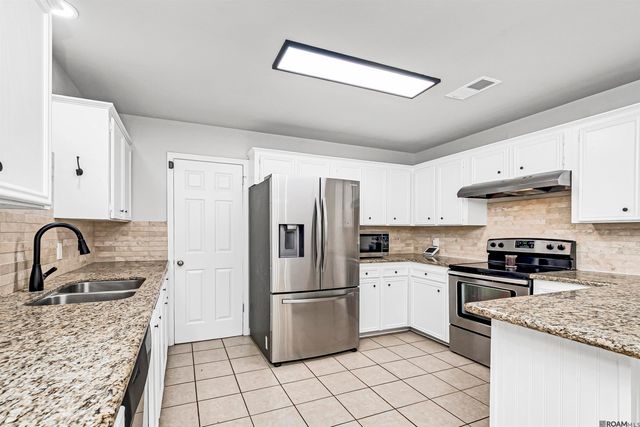 12805 Ina Dr, Walker, LA 70785