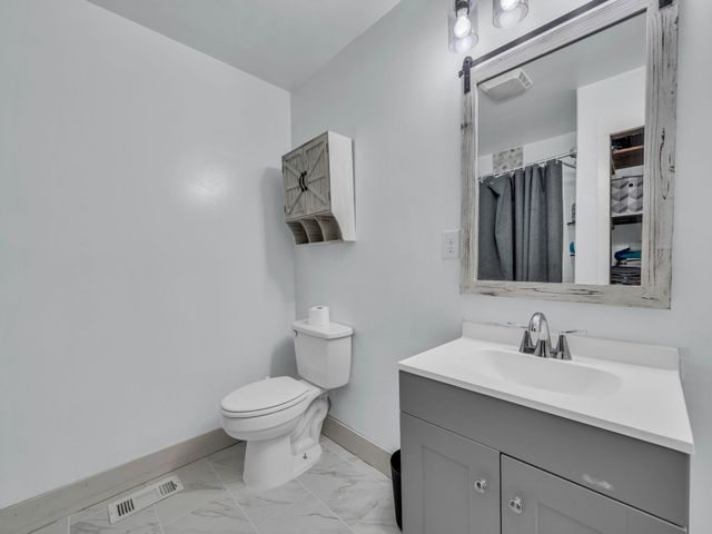 4055 Erin Rd, Mc Ewen, TN 37101