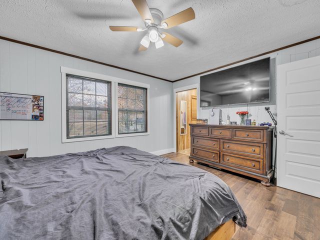 4055 Erin Rd, Mc Ewen, TN 37101