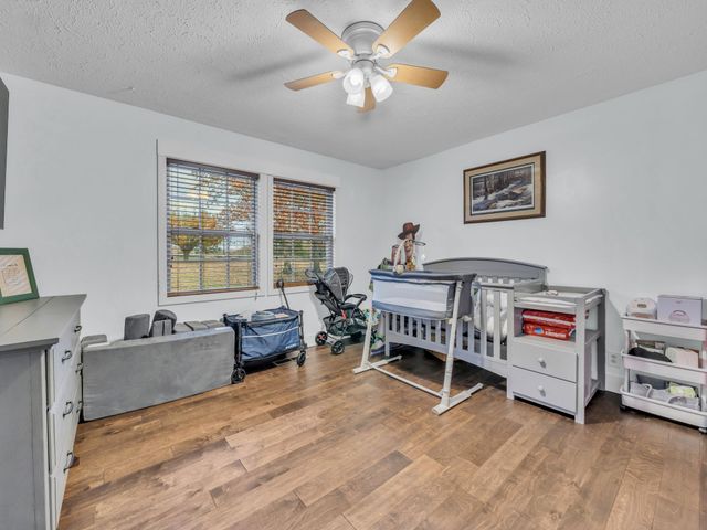 4055 Erin Rd, Mc Ewen, TN 37101