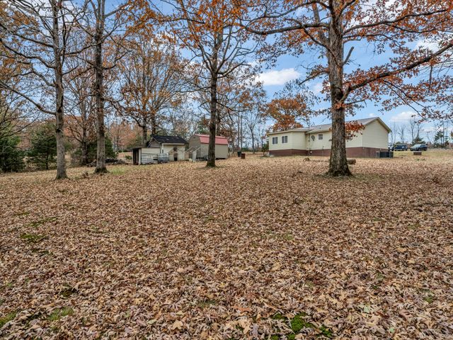 4055 Erin Rd, Mc Ewen, TN 37101