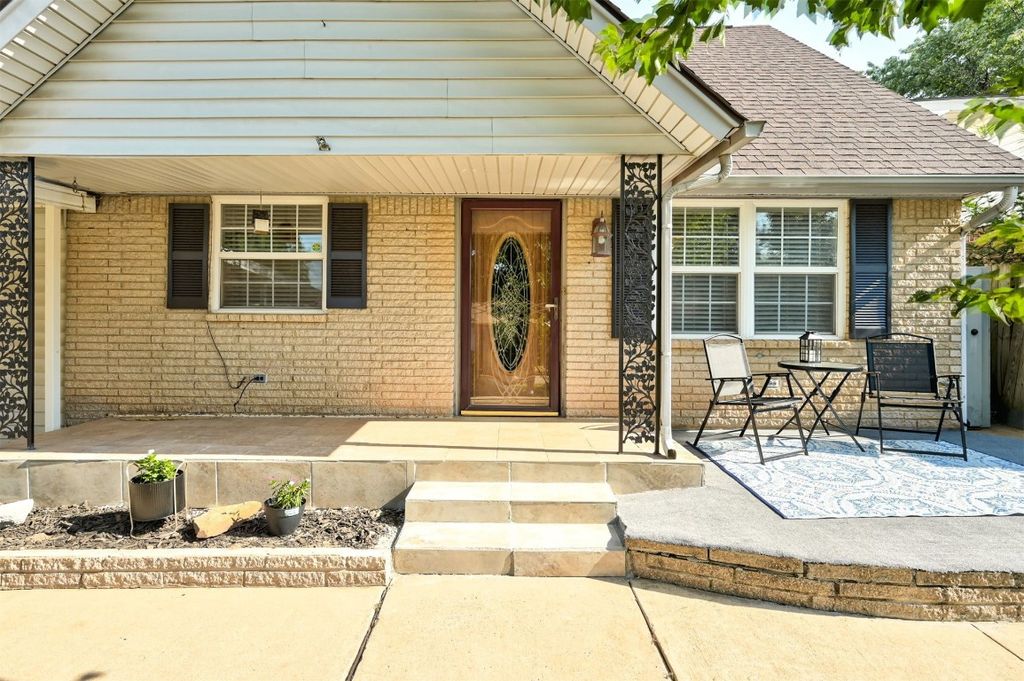 1041 NW 22nd Street, Moore, OK 73160