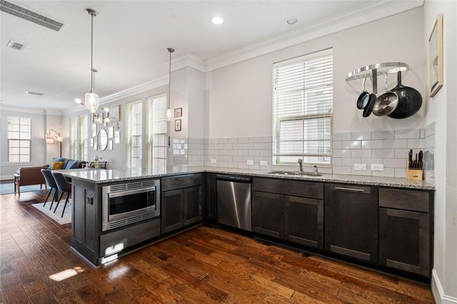 6759 Highclere Manor Lane, Houston, TX 77055