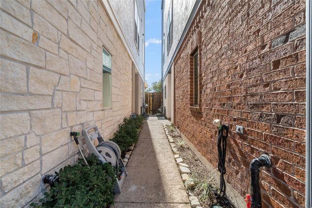 6759 Highclere Manor Lane, Houston, TX 77055