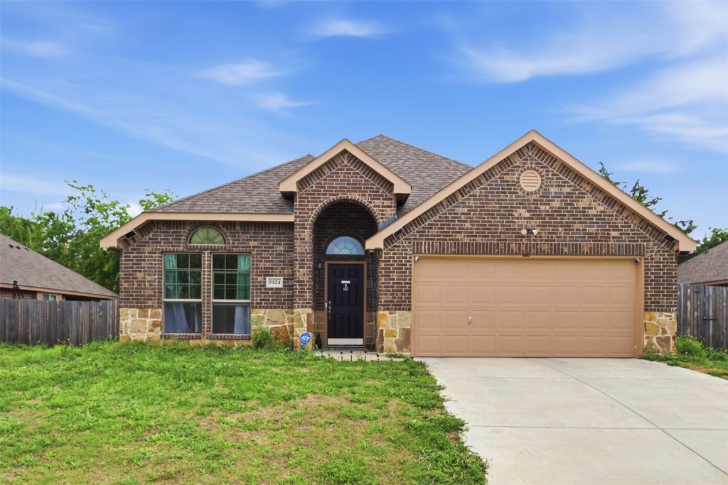 1924 CARRINGTON, Glenn Heights, TX 75154