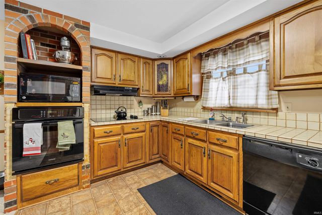 214 Betz Road, Auburn, IN 46706