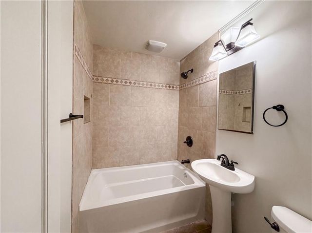 11615 W 68th Street, Shawnee, KS 66203
