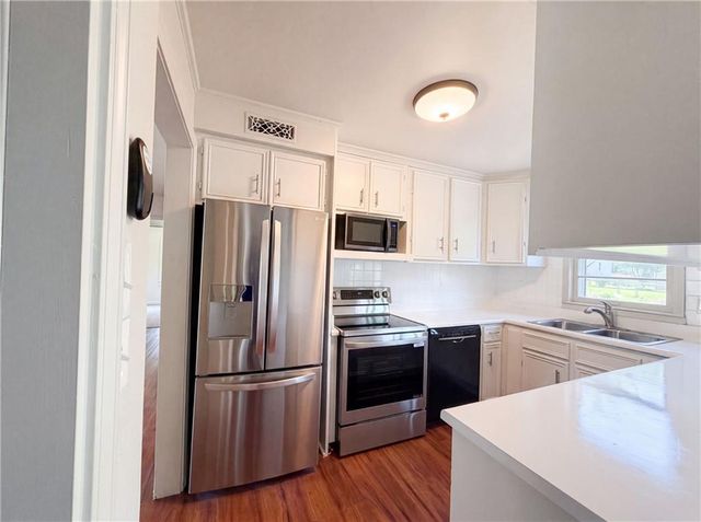 11615 W 68th Street, Shawnee, KS 66203