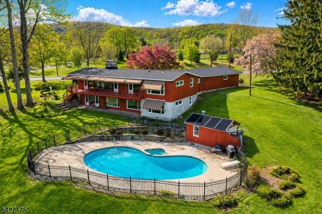 17 Reese Ave, Hackettstown Town, NJ 07840