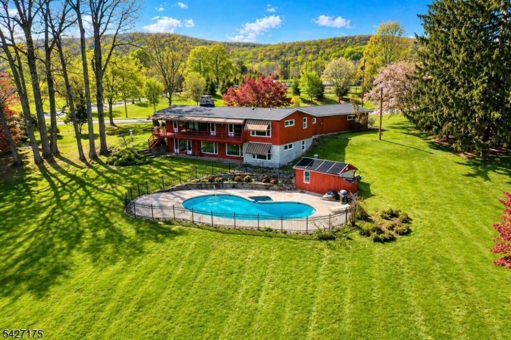 17 Reese Ave, Hackettstown Town, NJ 07840