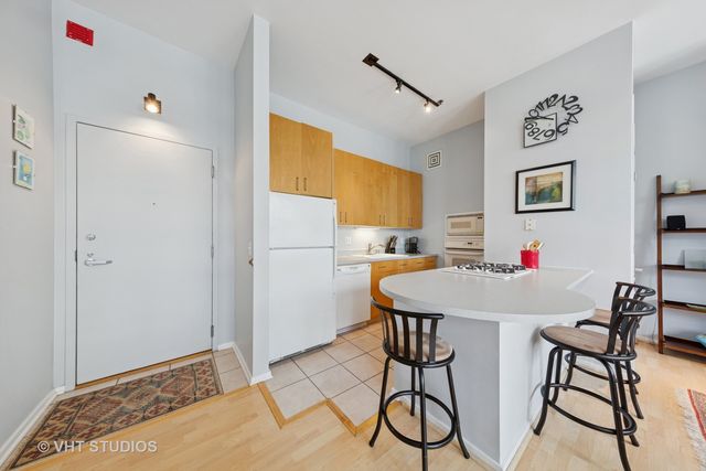 130 S CANAL Street 701, Chicago, IL 60606