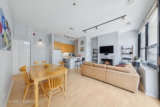 130 S CANAL Street 701, Chicago, IL 60606