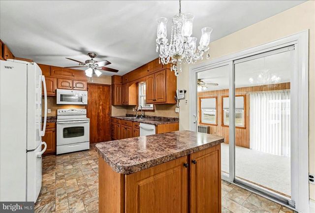 172 HILLTOP DR, Cochranville, PA 19330