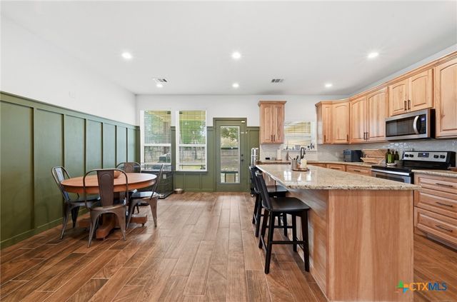202 Cedar Hills Drive, Elgin, TX 78621