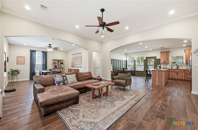 202 Cedar Hills Drive, Elgin, TX 78621