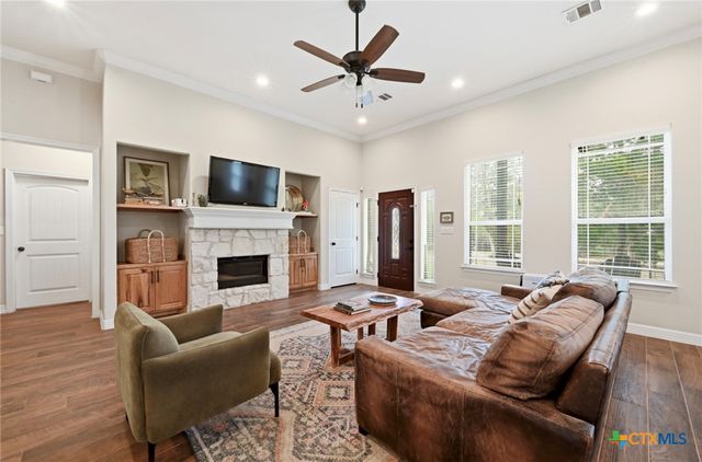 202 Cedar Hills Drive, Elgin, TX 78621