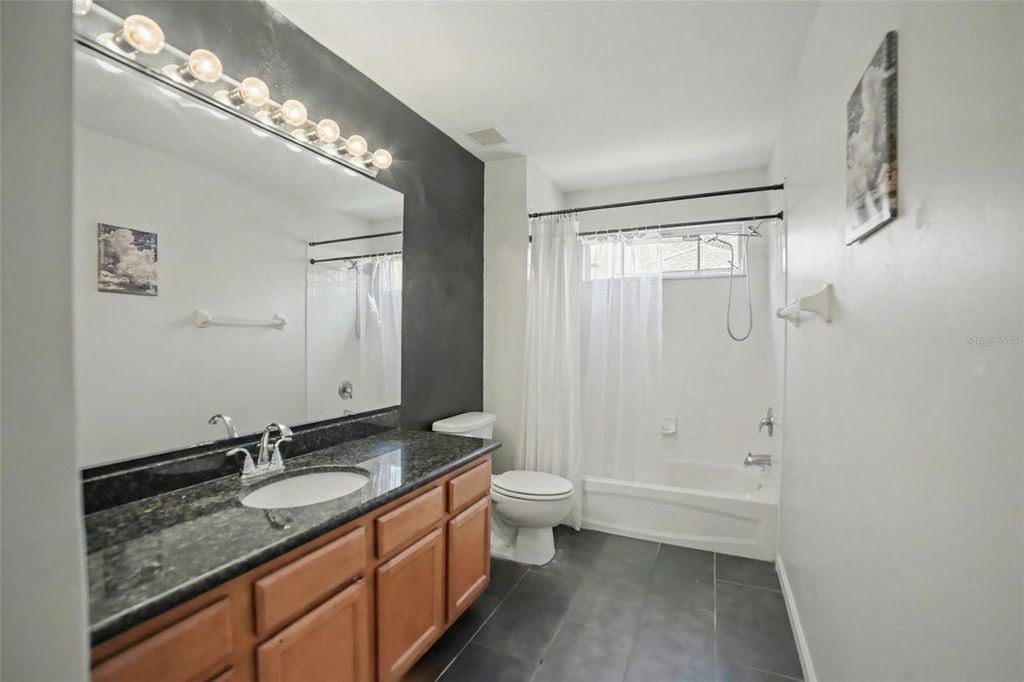 Image 17 of property listing at 2431 EARLSWOOD COURT, Brandon, FL 33510