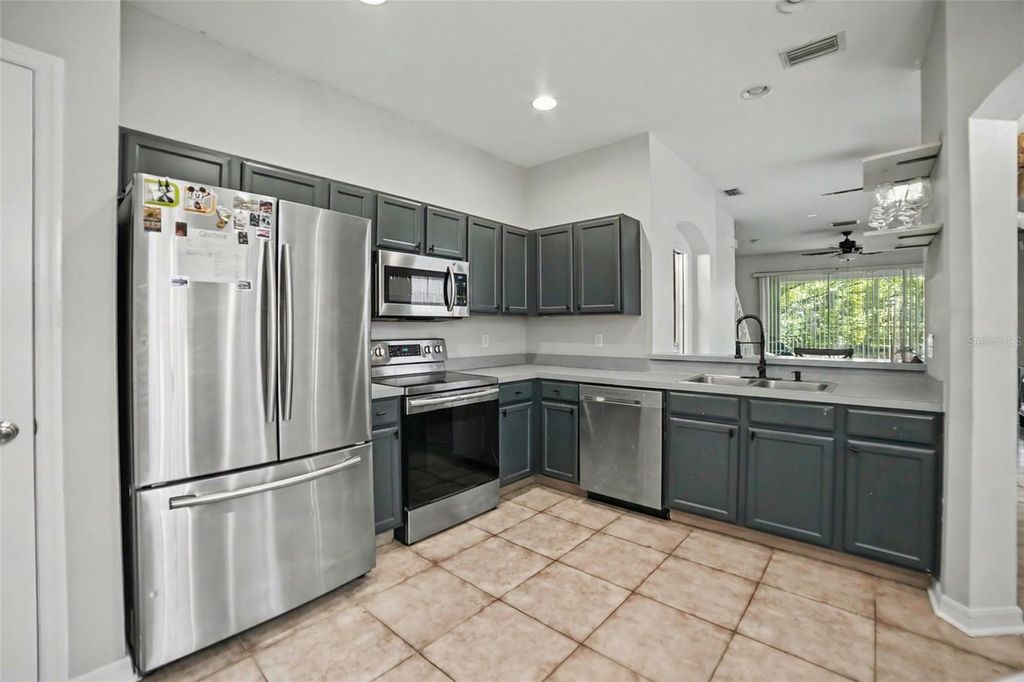 Image 6 of property listing at 2431 EARLSWOOD COURT, Brandon, FL 33510