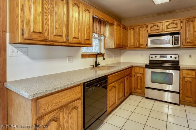 2011 Charmont Drive, Charleston, AR 72933