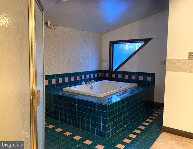 550 GREENHOUSE RD, Middleburg, PA 17842