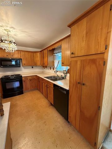 1713 W Boulder Street, Colorado Springs, CO 80904