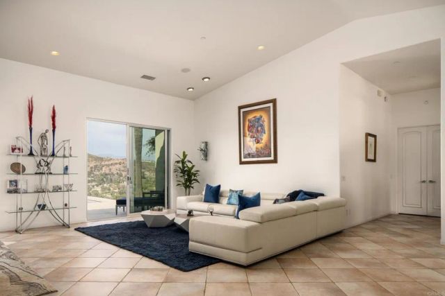 30330 Via Maria Elena, Bonsall, CA 92003