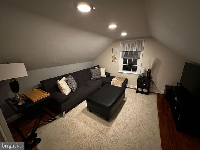 751 VILLAGE RD, York, PA 17404