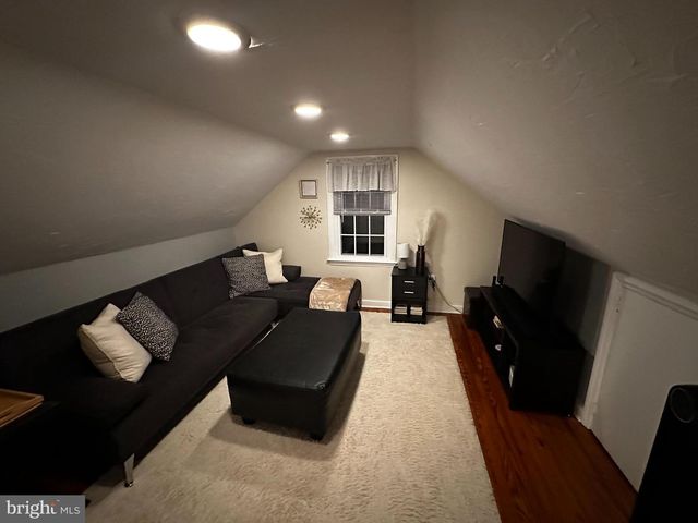 751 VILLAGE RD, York, PA 17404