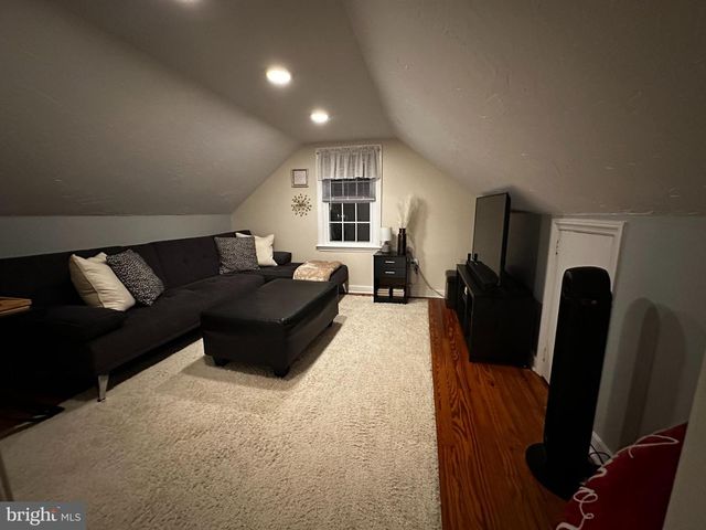 751 VILLAGE RD, York, PA 17404