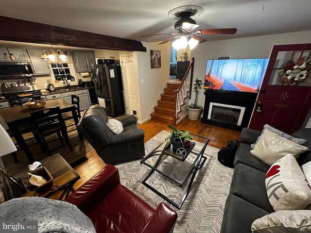 751 VILLAGE RD, York, PA 17404